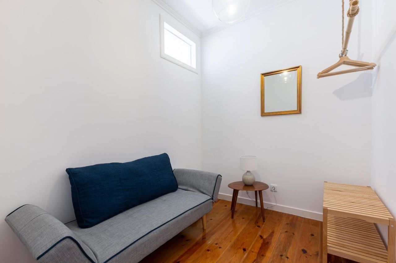 White & Blue Vintage Home In Graca Lisbon Exterior photo