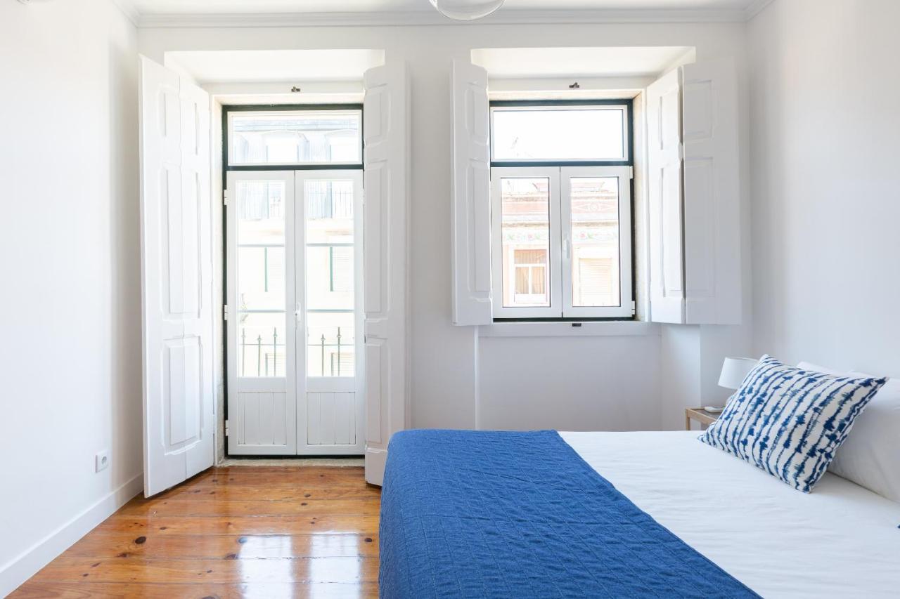 White & Blue Vintage Home In Graca Lisbon Exterior photo