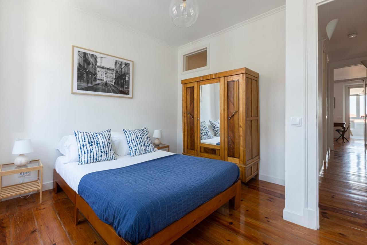 White & Blue Vintage Home In Graca Lisbon Exterior photo