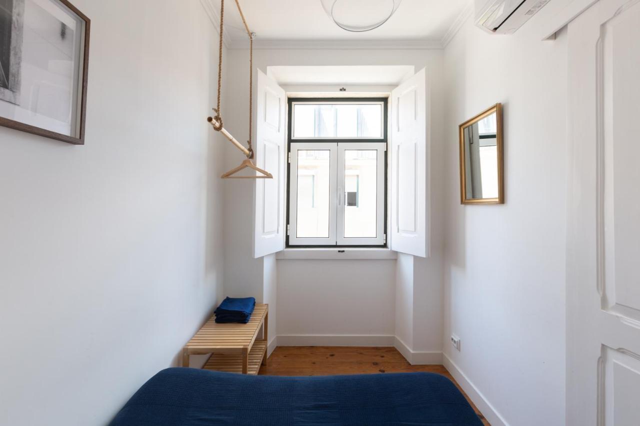 White & Blue Vintage Home In Graca Lisbon Exterior photo