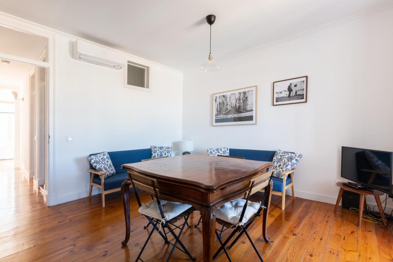White & Blue Vintage Home In Graca Lisbon Exterior photo