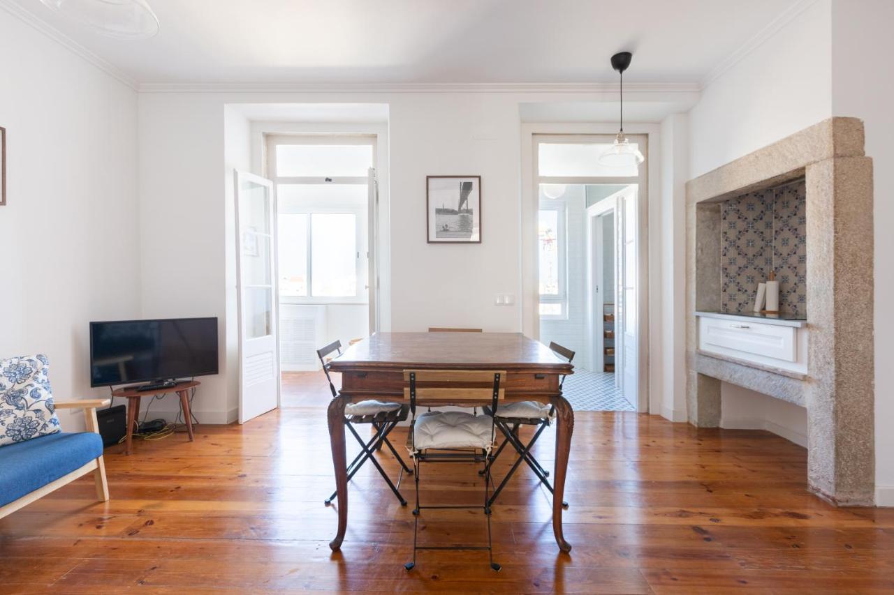 White & Blue Vintage Home In Graca Lisbon Exterior photo